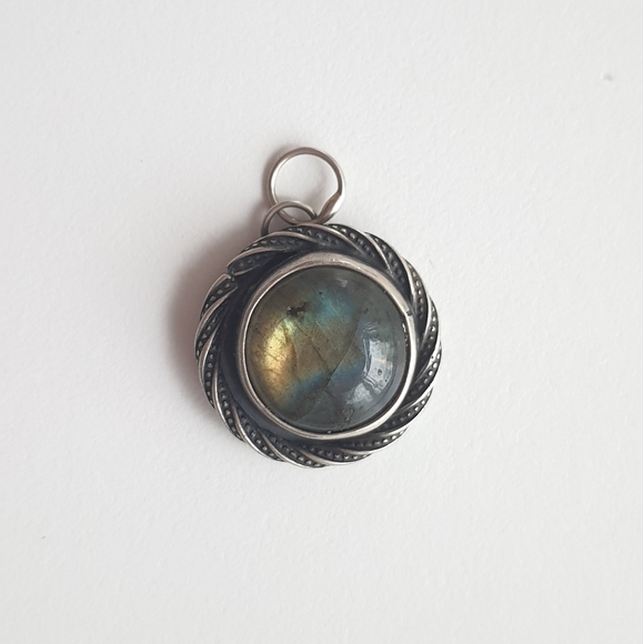 Labradorite Pendant - Picture 3 of 5